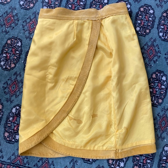 Vintage Danier yellow suede petal skirt - Picture 8 of 14